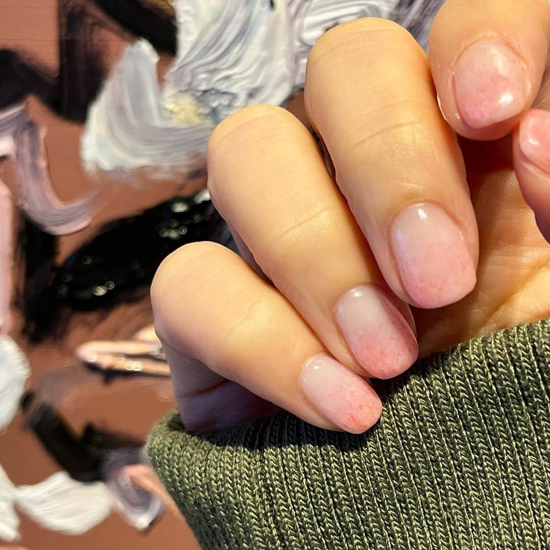 ひよんさんのインスタグラム写真 - (ひよんInstagram)「💅💓  新しいネイルは韓国のサロンでやってもらった😍！ アンゴラニットネイルとハートネイルだよ💛  @br____nail  이쁜 네일 감사합니당~❤️‍🔥  #ひよん #ひよんネイル #ネイルデザイン」10月24日 16時17分 - cchan_fee4