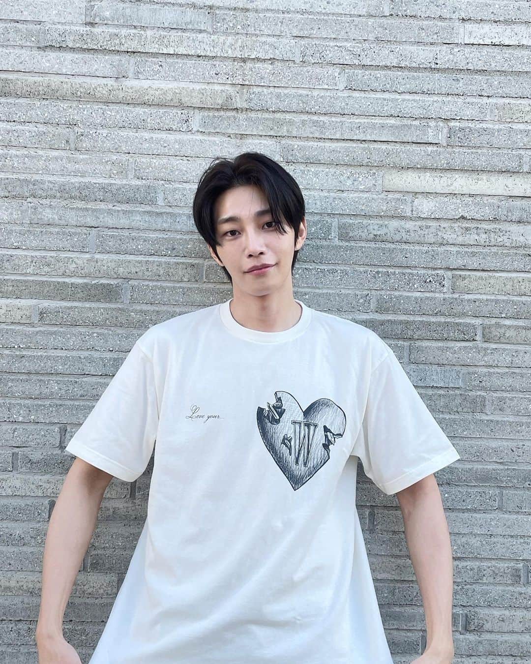 キム・ジェヨンのインスタグラム：「🤗  #loveyourw  #loveyourw2022」