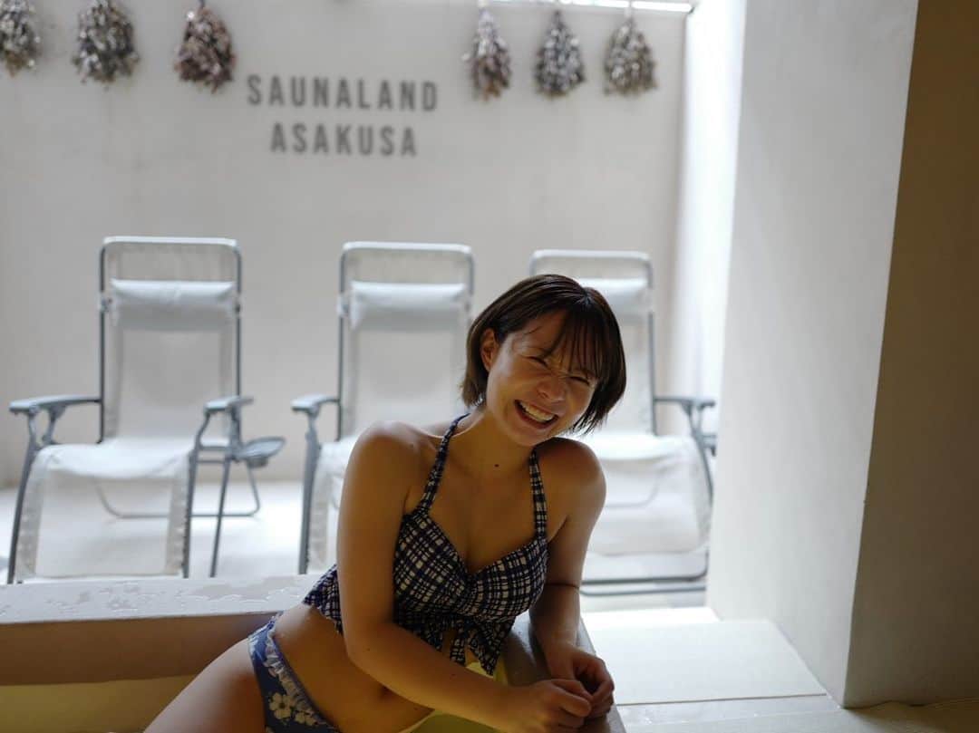 のインスタグラム：「今日はまいまいと @saunaland_asakusa さんで コラボ撮影してきました🧖🫶  サウナランドさん やっと行けた〜〜！！  水風呂の隣に お風呂があるの嬉しい🥹  サウナも最高でした。  どこもかしこもお洒落で 綺麗でした〜〜はぁ〜〜ん🧸  またすぐ行きたいな。 まいまいありがと♡︎  #saunaland #サウナランド #浅草サウナ　#貸切サウナ #サウナ女子　#サウナイキタイ」
