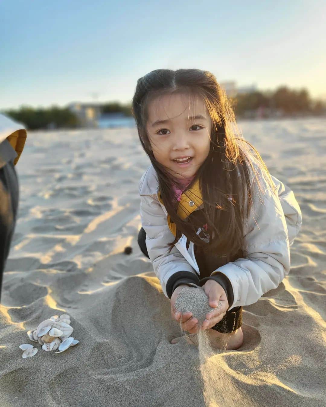 ユン・サンヒョンのインスタグラム：「고운모래 고운나겸! ㅎ」