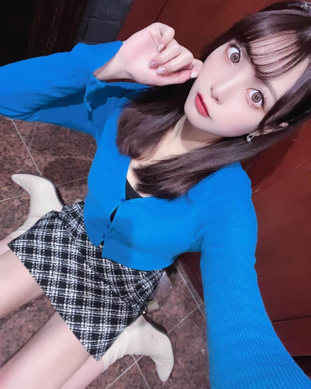 miccoのインスタグラム：「たまには私服💙💙 寒すぎて死ぬ☃️ミスった☃️☃️  #selca #selfie #cosplayer #cosplaygirl #japanesegirl⠀ #コスプレ　#cos#coser#角色扮演#角⠀ 色扮演者#코스프레#셀카#셀카그램⠀ #グラドル自画撮り部 #被写体　#撮影会　#撮影会モデル　　#グラビア　#sexygirl #cosplaysexy⠀ #コンカフェ #コンカフェ嬢　#歌舞伎町」