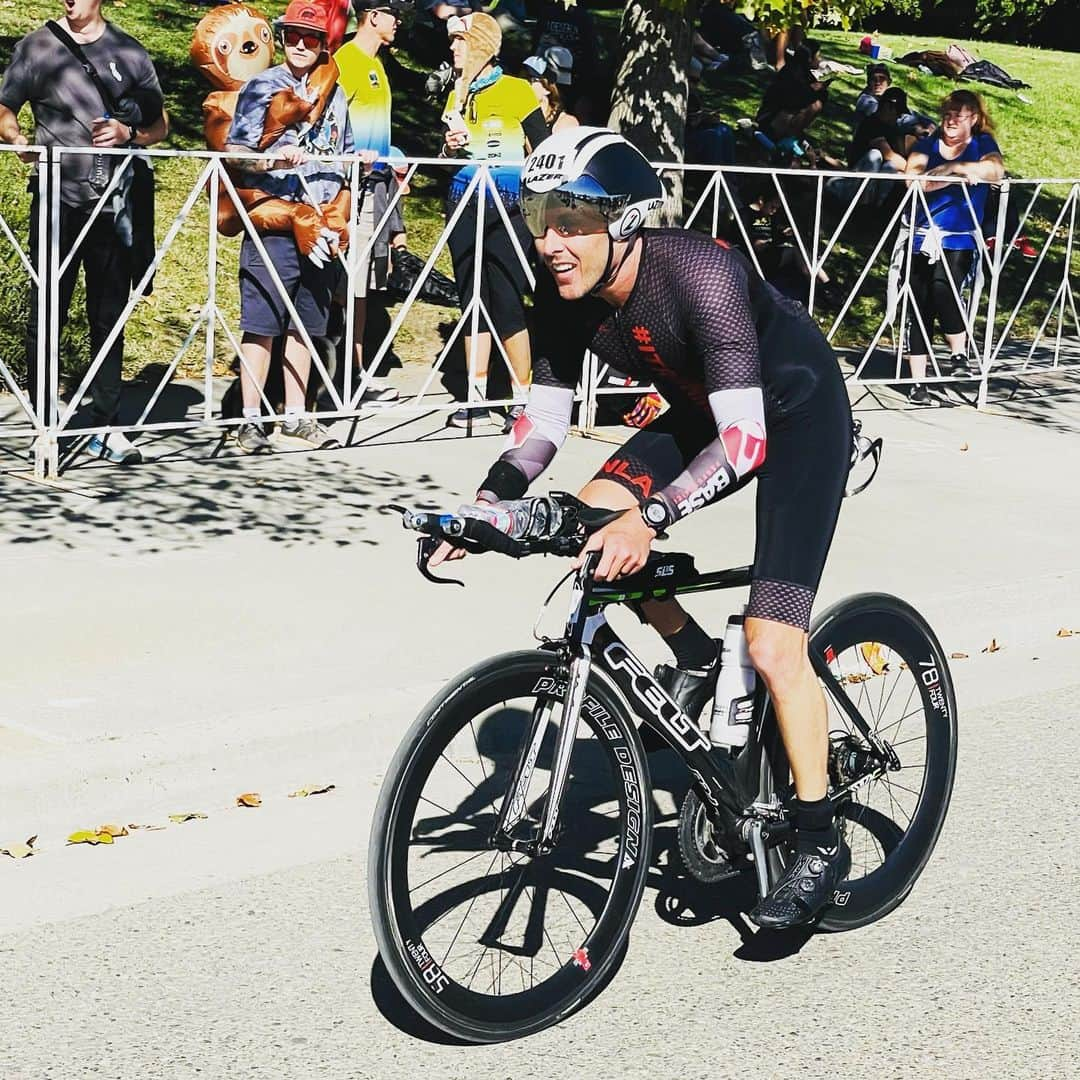 スコット・ウェインガーさんのインスタグラム写真 - (スコット・ウェインガーInstagram)「I’m so proud of my brother Todd who CRUSHED the Ironman California this weekend! #ironmantri」10月25日 3時56分 - scottweinger