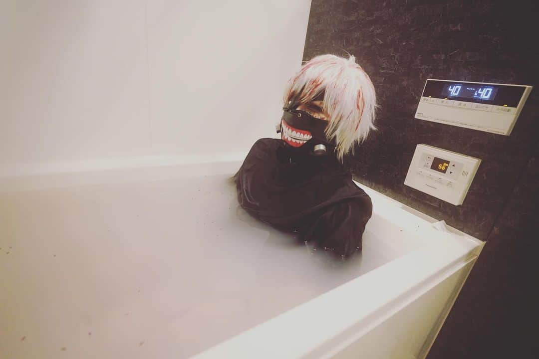 まいたけさんのインスタグラム写真 - (まいたけInstagram)「風呂入ってる金木くんのコスプレしました」10月24日 20時22分 - m_kino0112