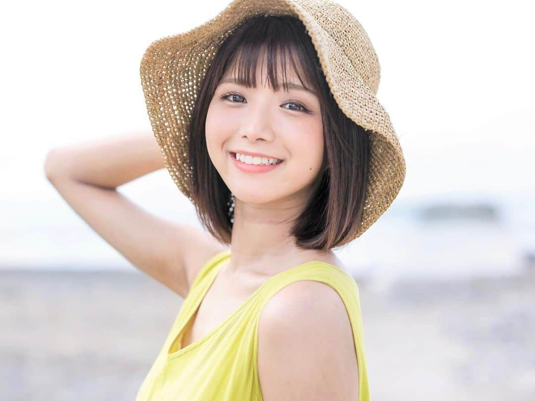 山本ゆうかのインスタグラム：「夏☀️  もう夏終わったけど この海辺で撮ったお写真お気に入りなので👵🏻🌈☀️✨  と言いつつ私は冬が好きなので、夏が終わって嬉しい🥵笑  .  #ポートレート #撮影会モデル #ポートレートモデル  #関西サロモ  #good_portrait_world #関西サロモ募集 #神戸サロン #大阪サロン #ショートカット  #インスタグラビア #ポートレートしま専科  #関西写真部share #被写体 #東京カメラ部 #スクリーンに恋して #キリトリ世界 #カメラマンさんと繋がりたい  #ショートヘアモデル #ショートヘア #黒髪ショート #ショートボブ #黒髪ショートボブ #麦わら帽子 #海 #きらきら坂 #明石 #明石カフェ」