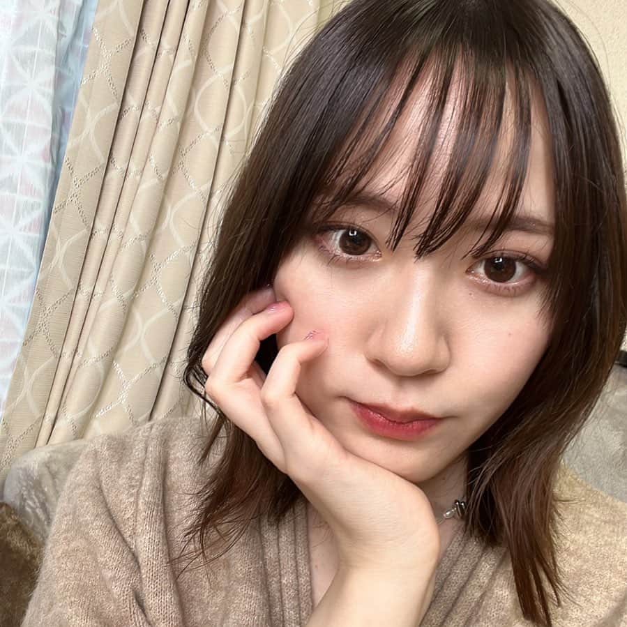 ぽむぽむユウリのインスタグラム：「なんかよくみるとへんなかおをしているね。 そんなことはさておき、にちようびにゆーちゅーぶのどうがをとりました。 にほんとりました。えらすぎ。」