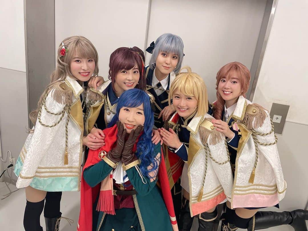 尾崎由香のインスタグラム：「ご来場、配信でご覧下さった皆様 ありがとうございました👑  素敵な仲間と出会えたこと、本当に宝物です✨ また皆と次の舞台へ。  #スタリラ中等部舞台　#スタァライト」