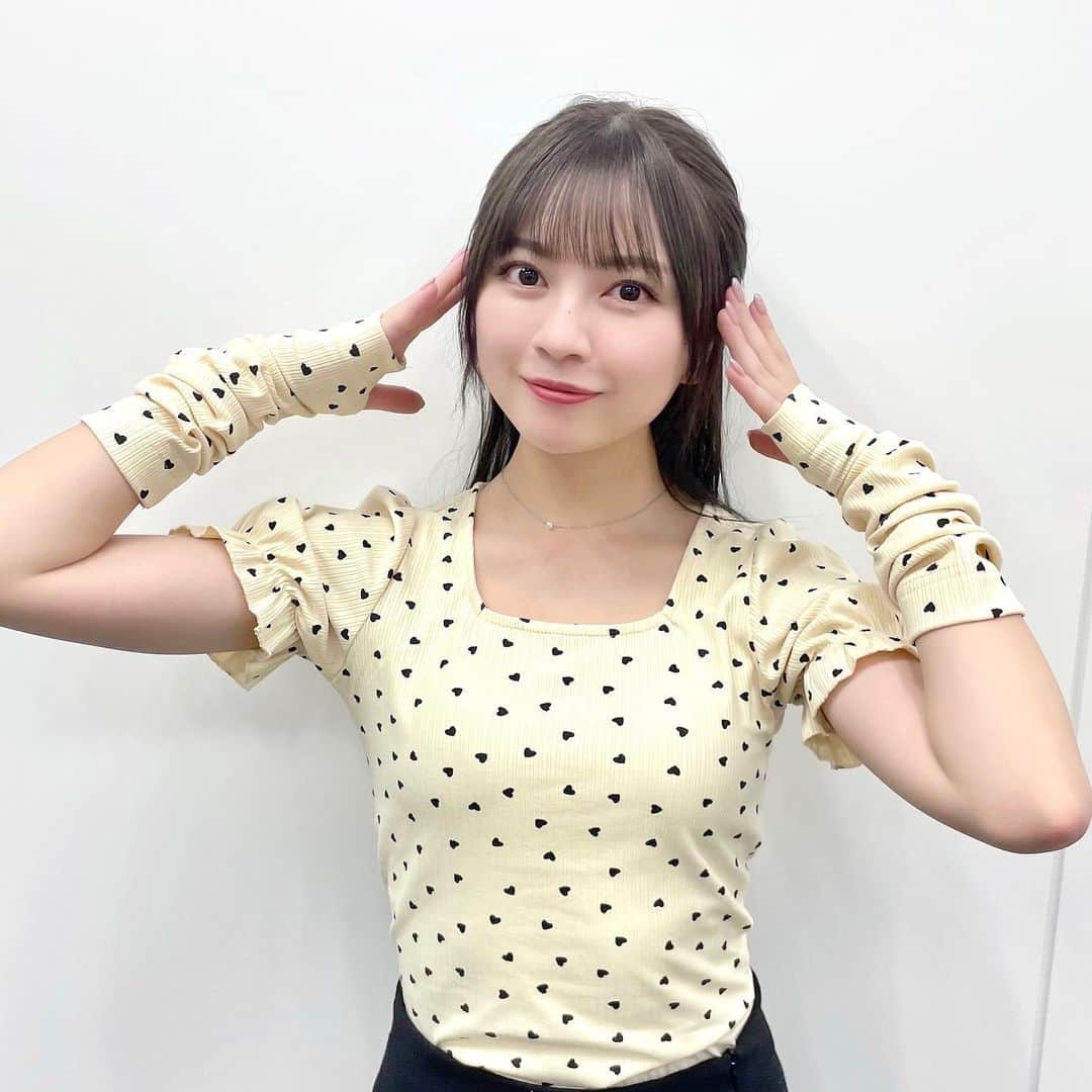 廣川奈々聖のインスタグラム：「やっぱりガーリーな洋服って可愛い~🐰❤︎ 久しぶりに着た🫶🏻きゅん！🫧🫧 ⁡ ⁡ ⁡ ⁡ #ななせのふく #melmy #アームウォーマー #ハーフアップアレンジ #todaysoutfit #japanesegirl」