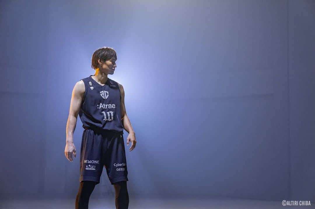 岡田優介さんのインスタグラム写真 - (岡田優介Instagram)「B.LEAGUE 2022-23 Season📸  #アルティーリ千葉 #Bリーグ #撮影風景 #どれがお好きですか #AltiriChiba #Bleague #この日はインナー忘れました」10月24日 21時53分 - ysk_okada