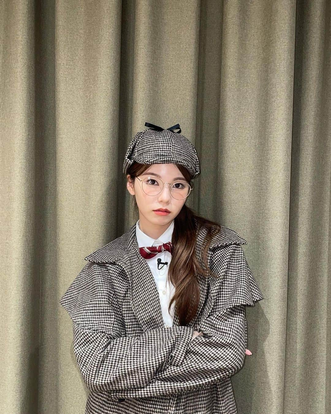 NiziUさんのインスタグラム写真 - (NiziUInstagram)「少し早いけどHappy Halloween🎃👻 アヤカ探偵🥸🤍 • • • 아야카 탐정🥸🤍 • • #🌷🌷🌷」10月24日 22時09分 - niziu_artist_official