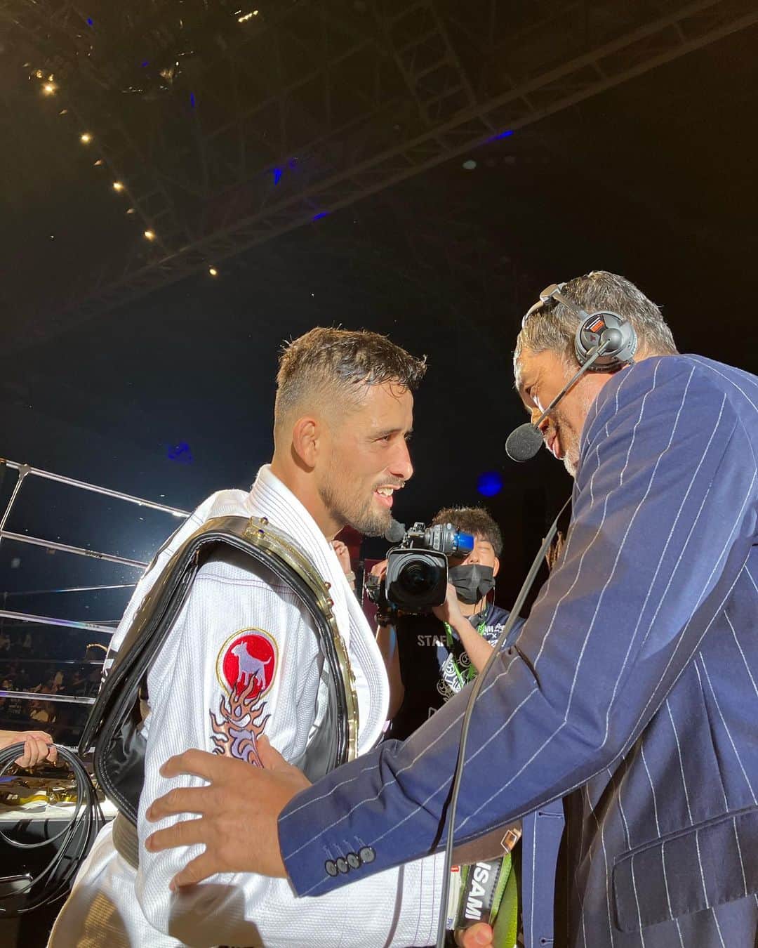 川尻達也のインスタグラム：「RIZIN.39福岡大会ご視聴ありがとうございました！ ベストパフォーマンスを見せてくれた全てのファイターに感謝。 サトシ選手や伊澤選手の参加もあり楽しく解説できました。  美味しいもの食べてサウナにも行って有意義な福岡遠征でした。 次は11月6日RIZIN LANDMARK vol.4名古屋。 そして大晦日のRIZIN vs Bellator全面対抗戦へと続きます！ 楽しみー。」