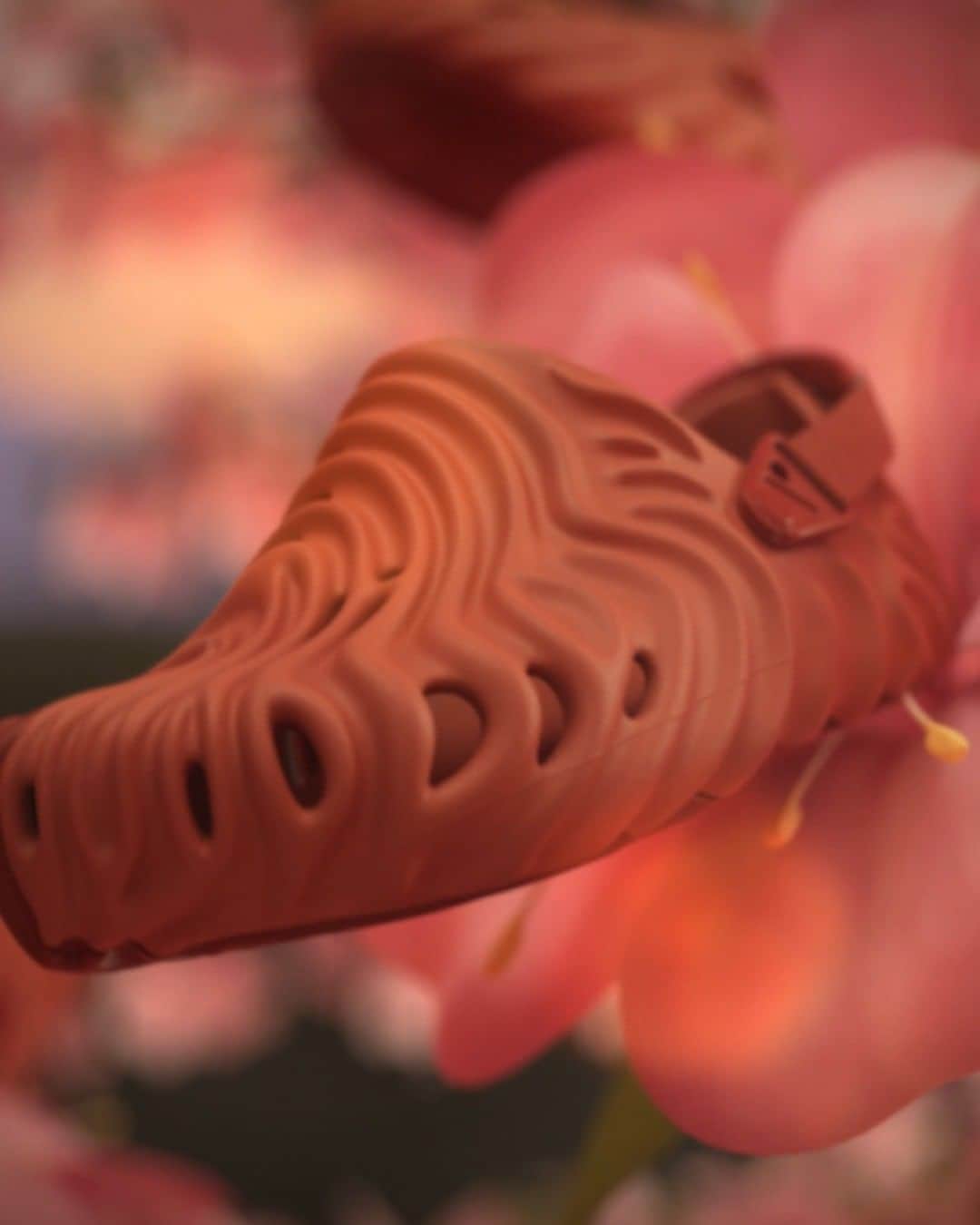 のインスタグラム：「The color of zen is Kuwata.  The Salehe Bembury X Crocs Pollex Clog Drops 10.27.22  #SaleheBemburyXCrocs​」