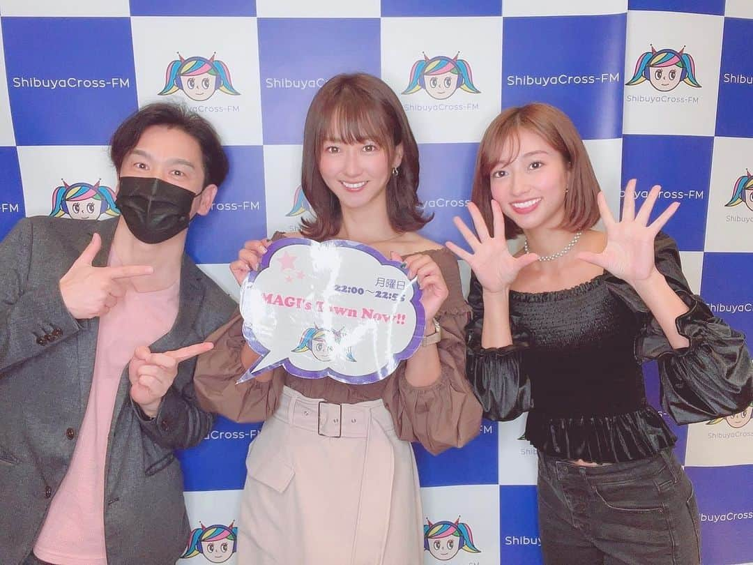 大貫彩香さんのインスタグラム写真 - (大貫彩香Instagram)「ラジオ生放送2番組連続出演☺️ありがとうございました🌸  フレッシュチャンネルではメインモデルをさせて頂いている写真展について！と とこちらで販売開始される写真集についてお話しさせて頂きました😊 今回の作品のカメラマンの近藤孝一さんと、同じくモデルのなったんとフレッシュ撮影会代表植田さん☺️🌸作品の話〜イベント、プライベートまで楽しかった✨  写真展、フレッシュ×REFINE合同写真展2022秋  11月1日〜開始&大貫在廊 入場無料💡 〒150-0002 東京都渋谷区渋谷3-16-3 髙桑ビル3,4階  レギュラー番組マギタン！ ありがとうございました✨  ゲストは9年ぶりにお会いした中村葵さん😍相変わらずお綺麗で明るくてトークも素敵、、姉さん、、元気もらいました🥹💖ありがとう御座います！  写真集エピソードが可愛過ぎた🤣🤣♡ 私達頑張ってます😂💖是非GETして下さいね♪楽しい夜でした🥰」10月25日 0時05分 - sayaka_oonuki