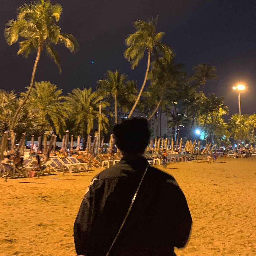 のインスタグラム：「🌙🏝」