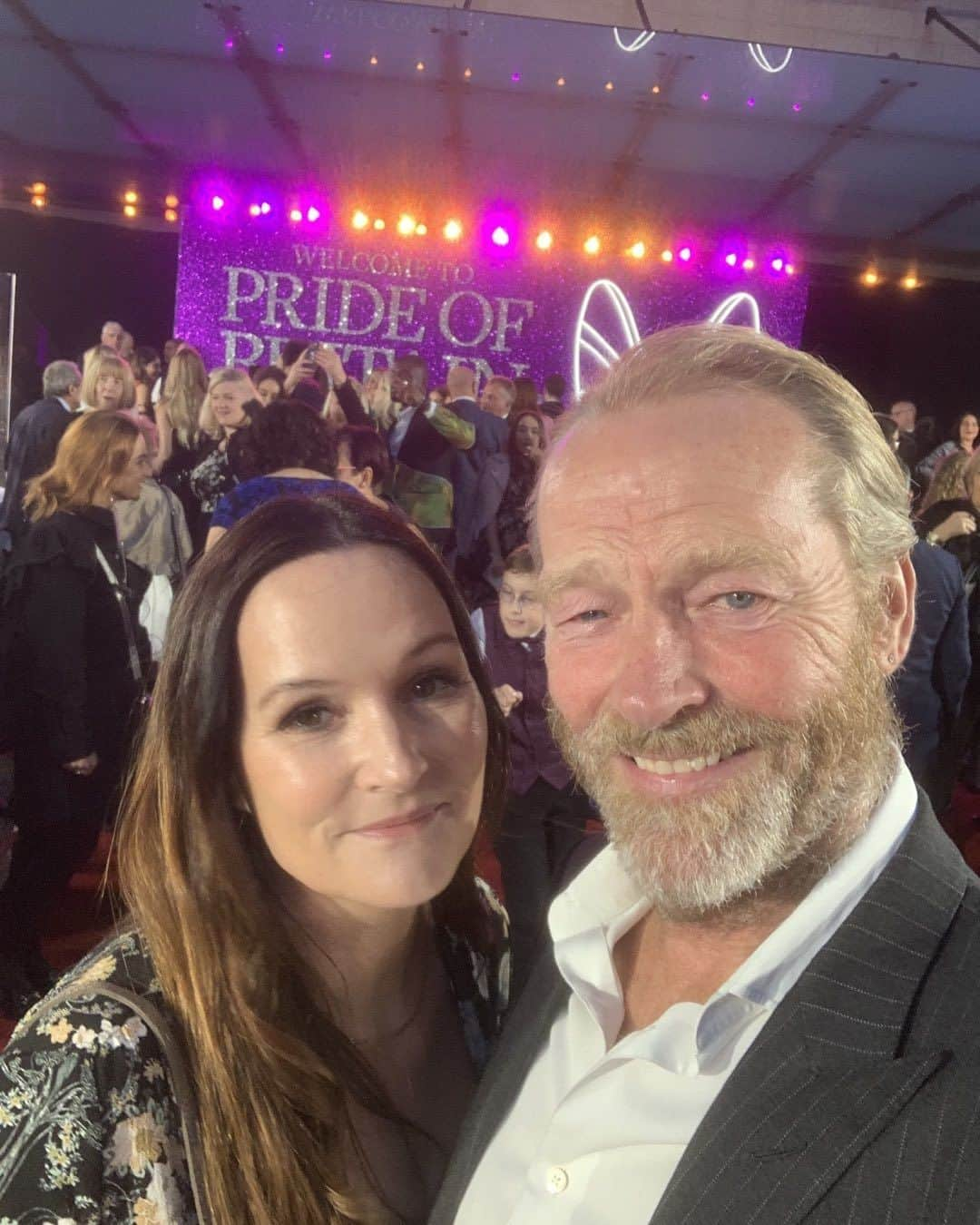 イアン・グレンのインスタグラム：「So happy to be present at the #Pride of Britain Awards. Inspirational people thriving in the face of adversity. ❌🤍🌈」