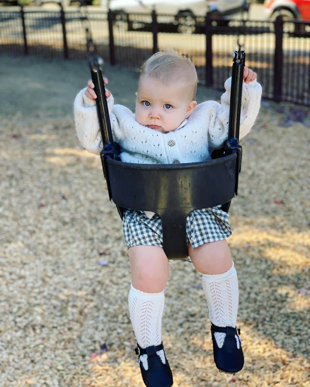 ブリタニー・ダニエルのインスタグラム：「Happy 1st birthday to the most joyful and determined baby I know. Hope, Daddy and I love you and are here to support and listen to you every step of the way. @mysocalledinsta and family Touni thank you for celebrating with us. We love you! #hoperosetouni @adam.touni @ryleeandcru @littlelovebugcompany」