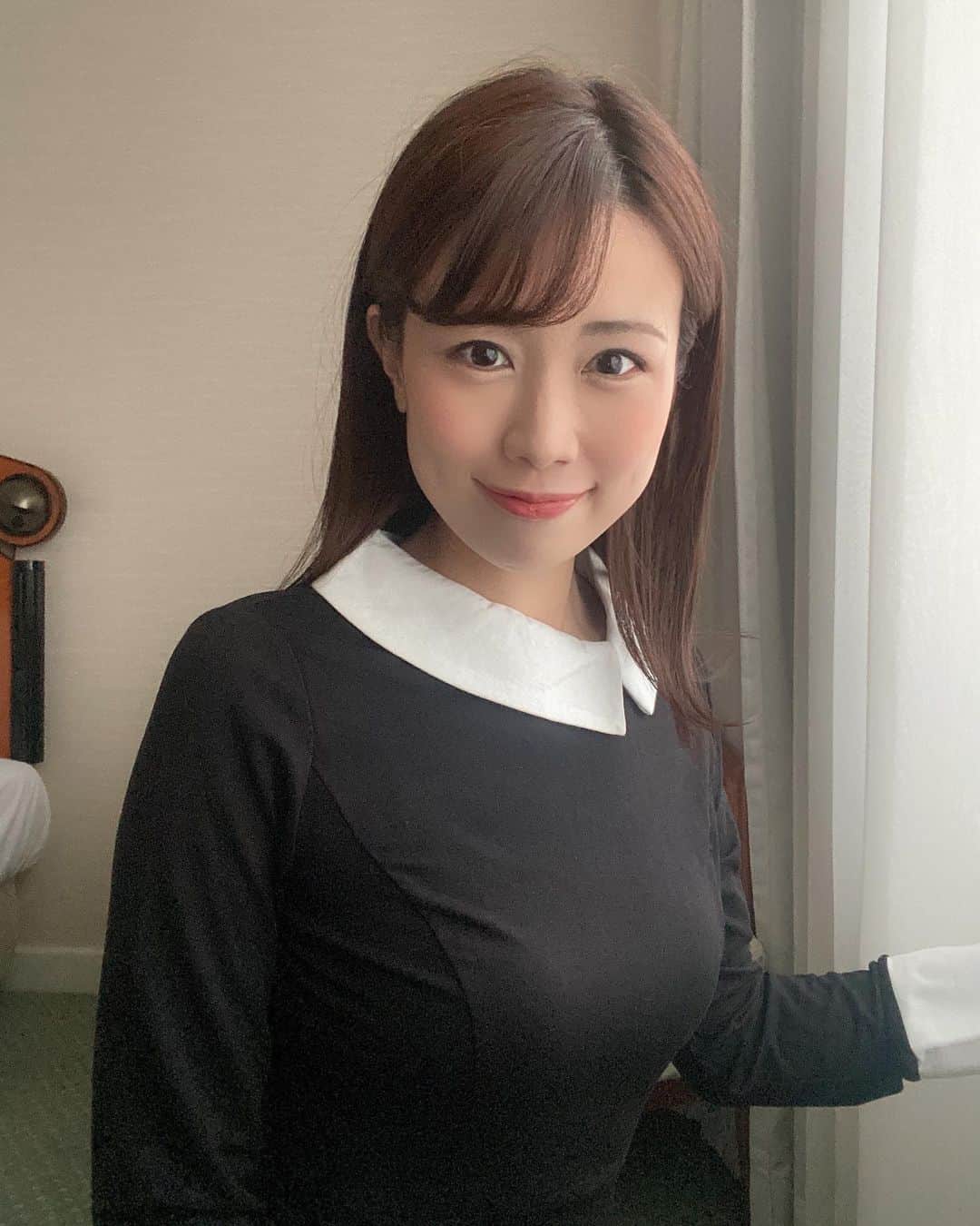 道岡桃子のインスタグラム：「おはようございます☀️  今日の衣装です✨  流石に長袖にしました🍁笑  昔ピアノの発表会でこんなワンピースを着たような♫  暖かくしてお出かけくださいね🥰  クーポンmomoko1520 #アナウンサー #アナウンサー衣装 #女子アナ #女子アナコーデ #ワンカール #ストレートヘア #フリーアナウンサー #襟付きワンピース #ワンピース #ワンピースコーデ #SHEIN #SHEINforall #instagood #instagram #instafashion #ootd #ootdfashion #followforfollowback」