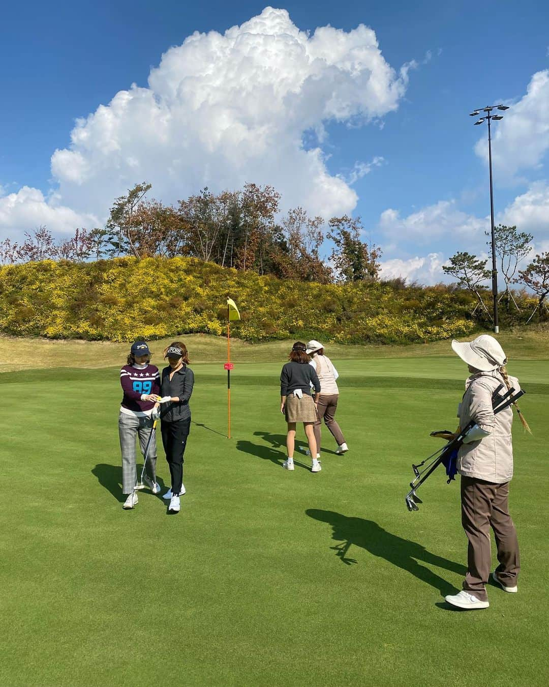 ク・チヨンさんのインスタグラム写真 - (ク・チヨンInstagram)「지난주말 simply fantastic @hillmarucc ⛳️🥂 #힐마루포천cc 54홀 #시범라운딩   언니짱!!!!!! @ksy323 👍」10月25日 8時16分 - jiyeoncook