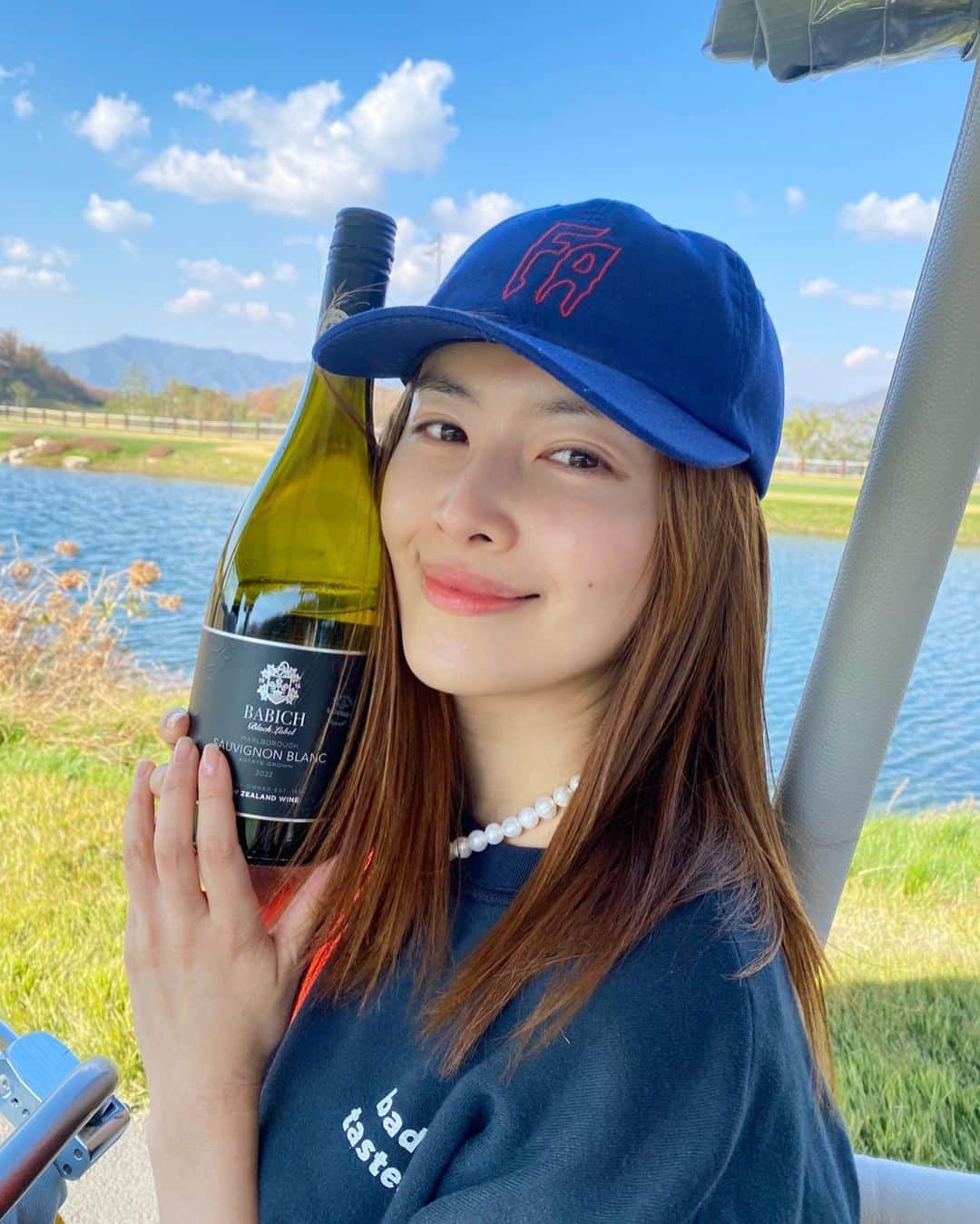 ク・チヨンのインスタグラム：「지난주말 simply fantastic @hillmarucc ⛳️🥂 #힐마루포천cc 54홀 #시범라운딩   언니짱!!!!!! @ksy323 👍」