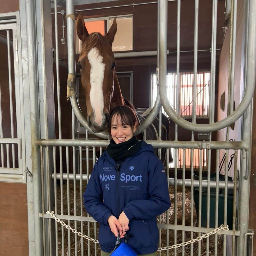 藤田菜七子のインスタグラム：「. ディアナグラン🐴  ありがとうございました🙏✨  ディアナグランに食べられる5秒前です🤔笑  #藤田菜七子 #nanakofujita #ディアナグラン」