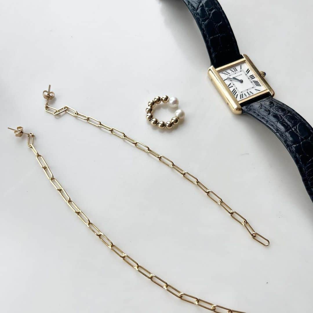 広瀬未花さんのインスタグラム写真 - (広瀬未花Instagram)「@naturali_jewelry   チェーンピアスとイヤカフ。 イヤカフは、先端にパールがついててポイントになるのが可愛い💓  ゴールドのチェーンはループにして短くつけても良い♪  #naturali #jewelry」10月25日 11時14分 - micahirose