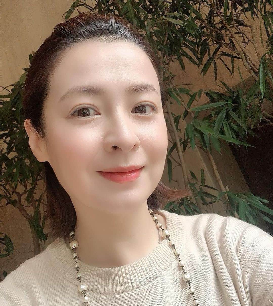 檀れいのインスタグラム：「🌹🌹  あ〜ぁ、やっちゃった💦  今日は、バタバタフルスケジュール‼️ 朝イチからジムなので勇んで家を出ましたが、なんと今日はジムの日じゃなかった…💦 朝からボケてるわたし…あちゃーです💦💦  思わぬ時間が出来たので束の間 ゆっくりお茶をする事に✨  皆さん、風邪ひかないように暖かくして 素敵な1日をお過ごしくださいね🌈✨  檀れい🌹  #檀れい #danrei #あちゃー #まっいいかぁ #お茶の時間 #ゆっくり #檀スタグラム」