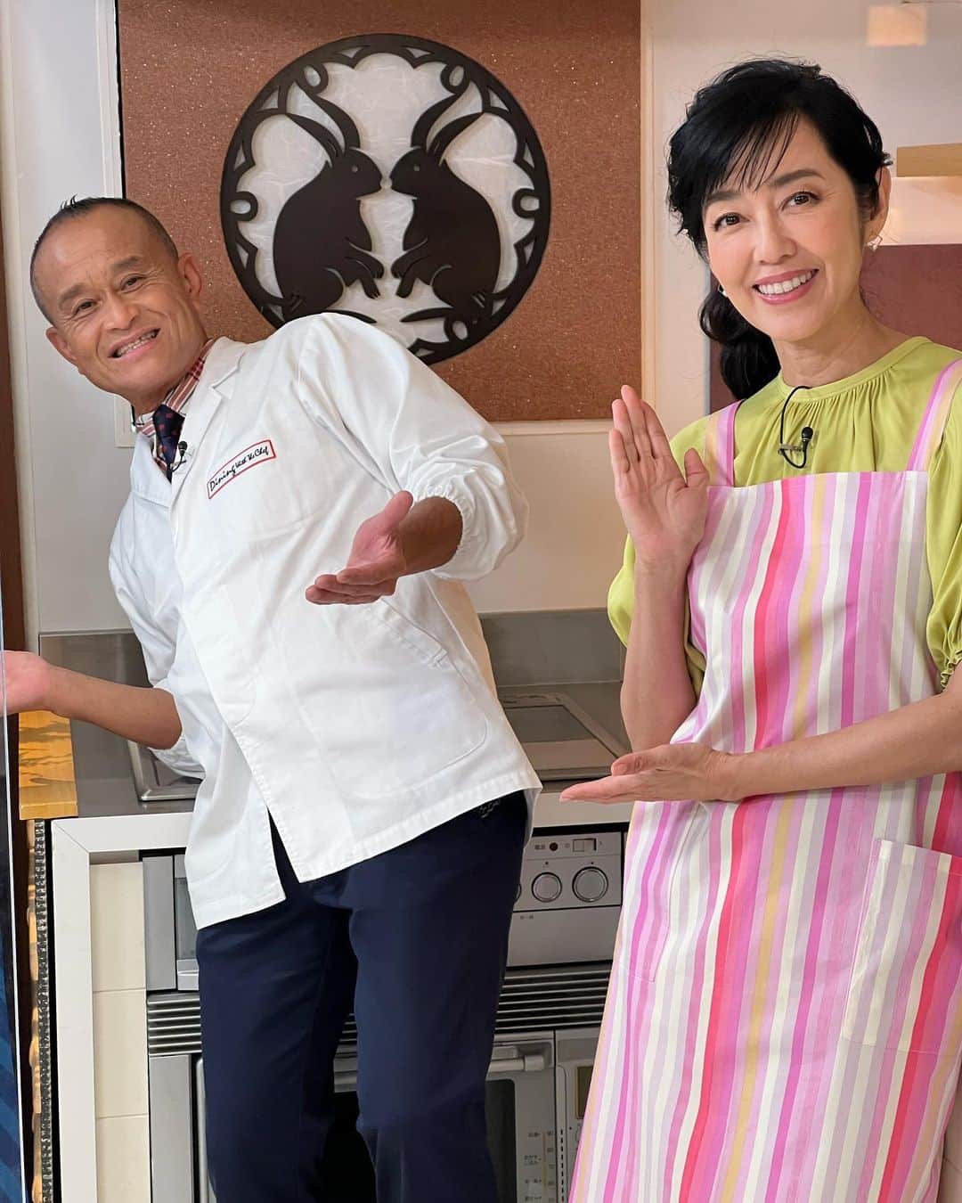 早見優さんのインスタグラム写真 - (早見優Instagram)「Taping a new episode of DINING WITH THE CHEF with our fabulous Chef Saito!   #diningwiththechef  #nhkworld  #cooking  #japanesefood  #chefsaito」10月25日 11時40分 - yuyuhayami