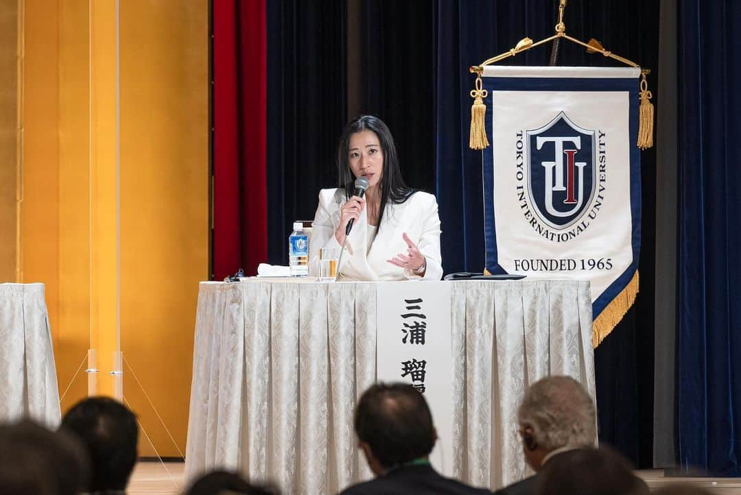 三浦瑠麗さんのインスタグラム写真 - (三浦瑠麗Instagram)「東京国際大学の主催するシンポジウムでジョセフ・ナイ教授と高村正彦氏とともに登壇しました。今回はウクライナ侵攻とそれから考える台湾有事へのインプリケーション。ナイさんとの議論もかなり核心まで行けたのが良かったと思います。」10月25日 11時45分 - lullymiura