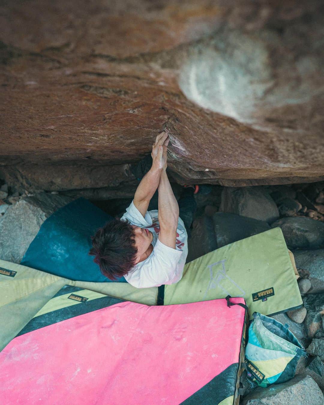 村井隆一のインスタグラム：「Yokuto(V14/五段)✔︎  📷 @nari.tomo  #climbing#bouldering#ボルダリング#下呂 @rokdo_team @frictionlabs @organicclimbing @unparallelup @rockmasterhq @team_edelrid @clover_resole @climbskinspain @urban_basecamp_shinjuku @basecamp.import」