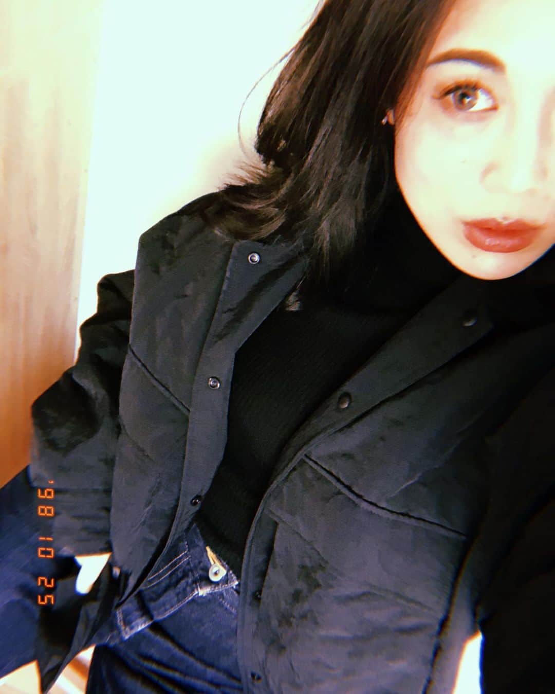 RisaWisteriaのインスタグラム：「展示会オーダー分配送ラッシュ🖤  @wenzday_jp のジャケットは ヘビーユーズ決定✨ 軽いしインナー着やすいし 犬の毛がつきづらいし🐶w  #令和のドカチンスタイル  #fashion#style#outfit#wenzday#2022aw」