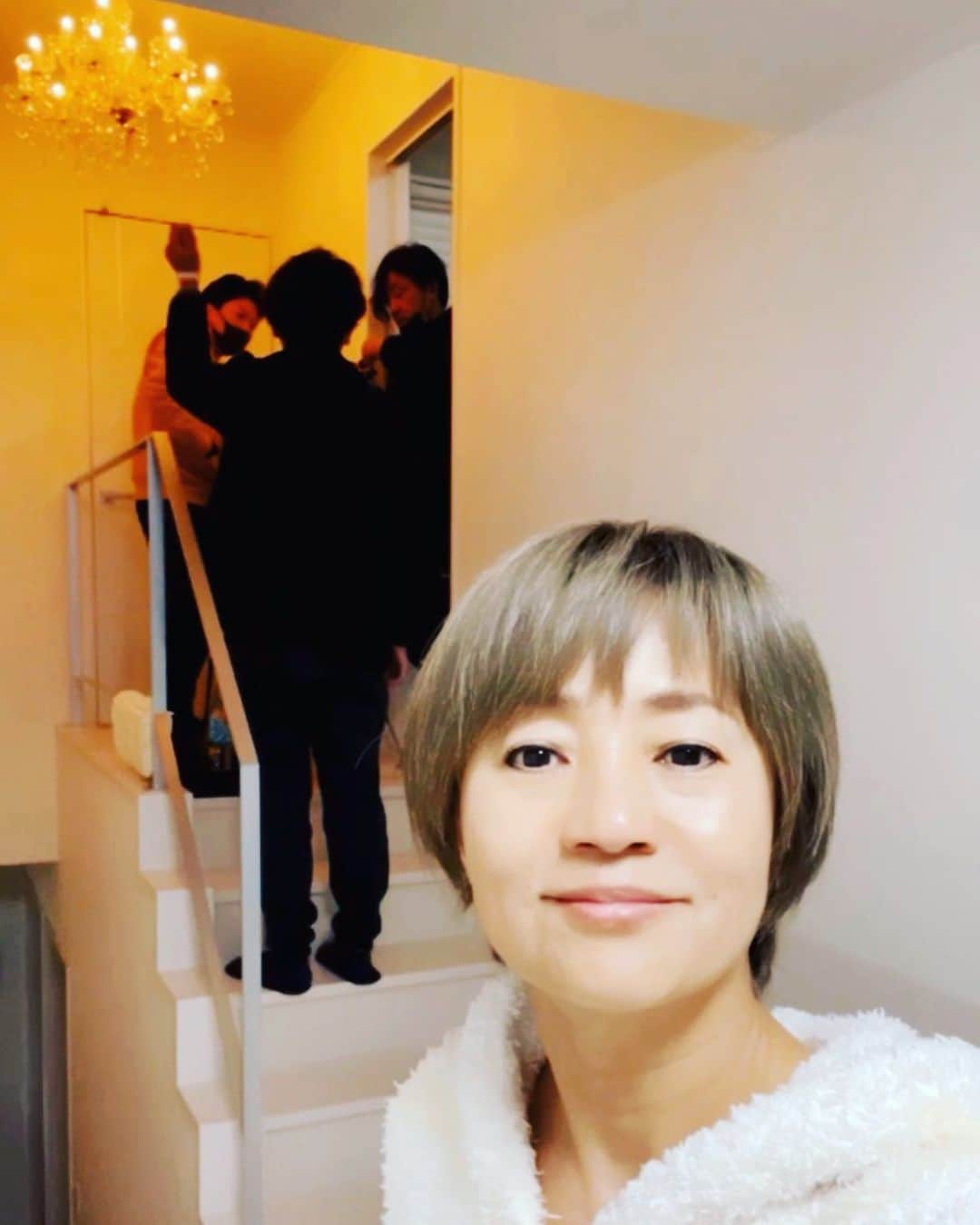 橋本志穂さんのインスタグラム写真 - (橋本志穂Instagram)「今日は我が家で撮影‼️  スキンケアについて〜。 なのですっぴん部屋着で 朝から待機していた私。」10月25日 22時46分 - shihohashimoto3