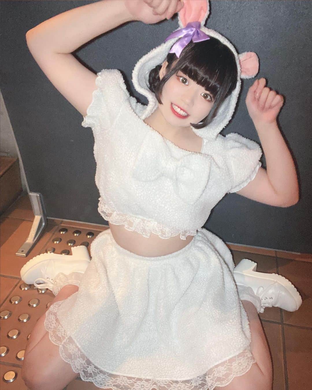 花咲希音のインスタグラム：「2022年仮装第2弾は【動物】でした🐑💕 次は野菜の仮装が投稿されるよ🥬 お楽しみに💜   #ひつじ  #sheep #動物  #animal  #仮装  #ハロウィン  #halloween #あざとい #脚フェチ #ポートレート #撮影会 #グラビア #グラドル #girl #ぱっつん前髪 #前髪 #ぱっつん #姫カット #アイドル #idol  #atlepy #女優  #写真 #写真好きな人と繋がりたい #グラビア好きと繋がりたい #actress #花咲希音 #自撮り#グラドル自画撮り部  #indy_photolife」