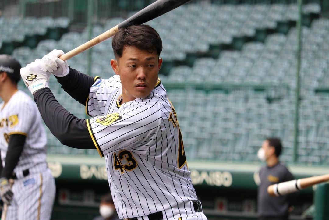 阪神タイガースさんのインスタグラム写真 - (阪神タイガースInstagram)「10月25日、甲子園球場での秋季練習の様子です！ #髙濱祐仁 選手 #渡邉諒 選手 #原口文仁 選手 #糸原健斗 選手 #板山祐太郎 選手 #長坂拳弥 選手 #中野拓夢 選手 #梅野隆太郎 選手 #北條史也 選手 #山本泰寛 選手 #平田勝男 ヘッド #秋季練習  #阪神タイガース」10月25日 14時51分 - hanshintigers_official