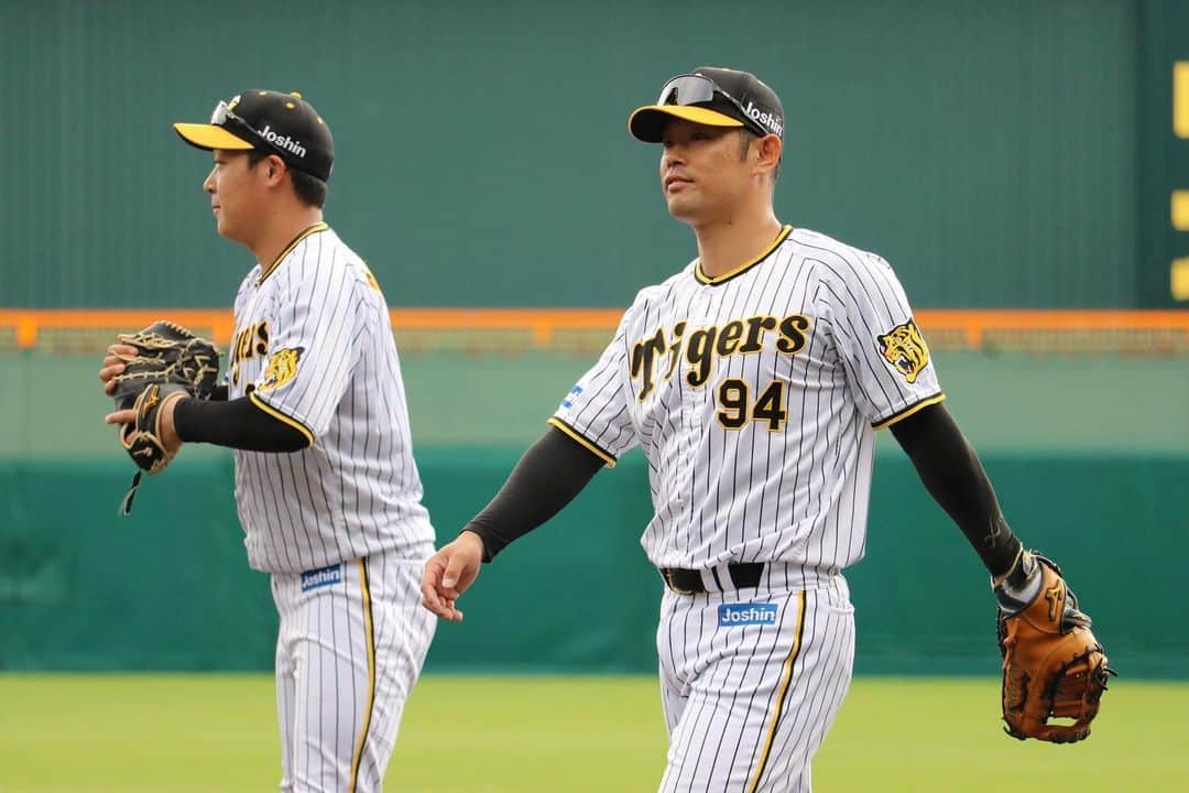 阪神タイガースさんのインスタグラム写真 - (阪神タイガースInstagram)「10月25日、甲子園球場での秋季練習の様子です！ #髙濱祐仁 選手 #渡邉諒 選手 #原口文仁 選手 #糸原健斗 選手 #板山祐太郎 選手 #長坂拳弥 選手 #中野拓夢 選手 #梅野隆太郎 選手 #北條史也 選手 #山本泰寛 選手 #平田勝男 ヘッド #秋季練習  #阪神タイガース」10月25日 14時51分 - hanshintigers_official