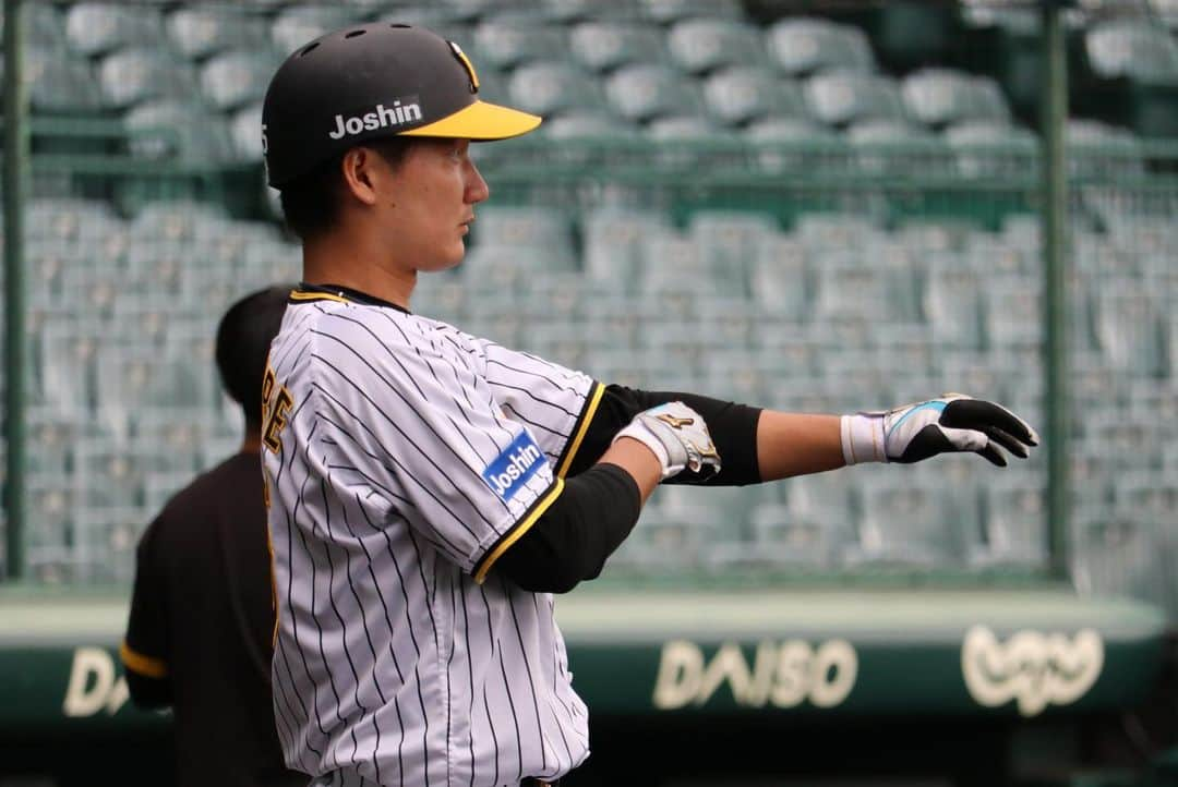 阪神タイガースさんのインスタグラム写真 - (阪神タイガースInstagram)「10月25日、甲子園球場での秋季練習の様子です！ #髙濱祐仁 選手 #渡邉諒 選手 #原口文仁 選手 #糸原健斗 選手 #板山祐太郎 選手 #長坂拳弥 選手 #中野拓夢 選手 #梅野隆太郎 選手 #北條史也 選手 #山本泰寛 選手 #平田勝男 ヘッド #秋季練習  #阪神タイガース」10月25日 14時51分 - hanshintigers_official