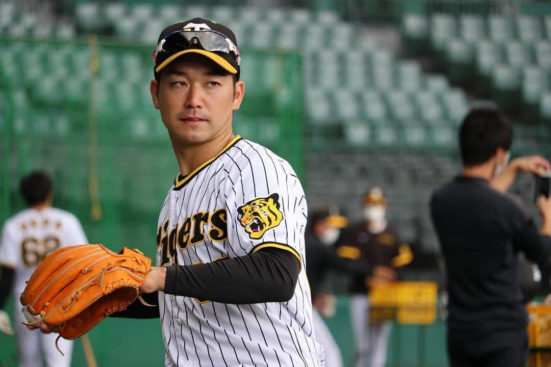 阪神タイガースさんのインスタグラム写真 - (阪神タイガースInstagram)「10月25日、甲子園球場での秋季練習の様子です！ #髙濱祐仁 選手 #渡邉諒 選手 #原口文仁 選手 #糸原健斗 選手 #板山祐太郎 選手 #長坂拳弥 選手 #中野拓夢 選手 #梅野隆太郎 選手 #北條史也 選手 #山本泰寛 選手 #平田勝男 ヘッド #秋季練習  #阪神タイガース」10月25日 14時51分 - hanshintigers_official