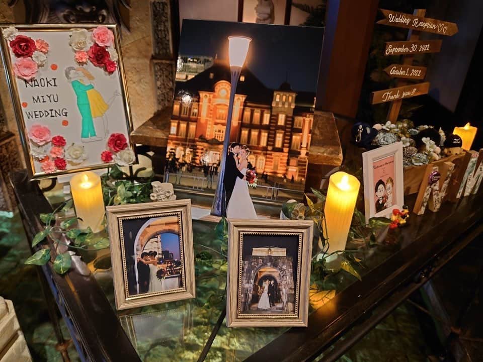 大塚美優のインスタグラム：「I like to make things by myself, so everything that is made of wood (here or in this picture) is done by myself  木材のは自分で作ったよ〜 似顔絵は作ってもらいました♡ #diy #wedding#welcomespace #ウェルカムスペース#結婚式#アーカイブ#結婚披露宴パーティー」
