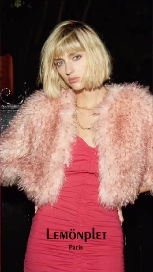Official lemönplet Instagramのインスタグラム：「Lemönlet's Glamorous Chic Step out from your daily routine and enjoy the splendor of Paris! It’s time to get fabulous with Lemönplet’s faux fur items. Lemönplet introduces our new selection of faux fur outerwear🤍  Photographer: @audreykwk  Model: @sasha__rudakova  Art direction: @choyo_joo   #lemonplet #paris #women #fauxfur #ootd #pink #dailylook #pink #jacket #lemonplet_women」