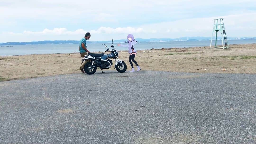 のインスタグラム：「Tecchical high school student works at Motorcycle Magazines editorial dep!🛵✨  Youtube👉https://youtu.be/xndGxip-X-I  #Honda #Dax125 #ST125 #職業体験 #バイク女子」