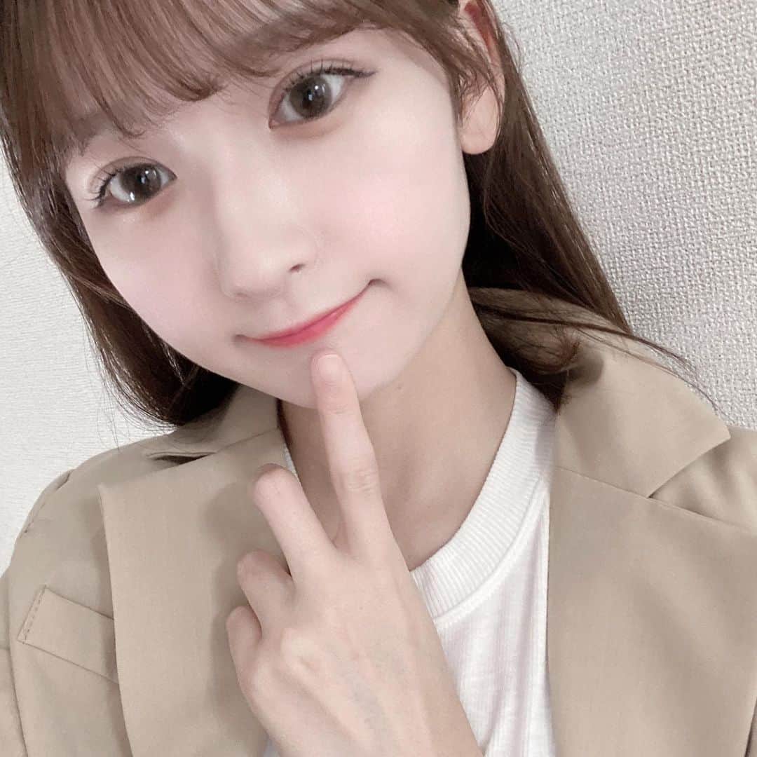 近藤あさみのインスタグラム：「🥰 ・ ・ ・ ・ ・#ootd #selca #じどり  #自撮り #自撮り女子 #セルカ #ジャケット #ヘアスタイル #셀카 #셀스타그램 #셀피 #맞팔 #오오티디 #메이크업」