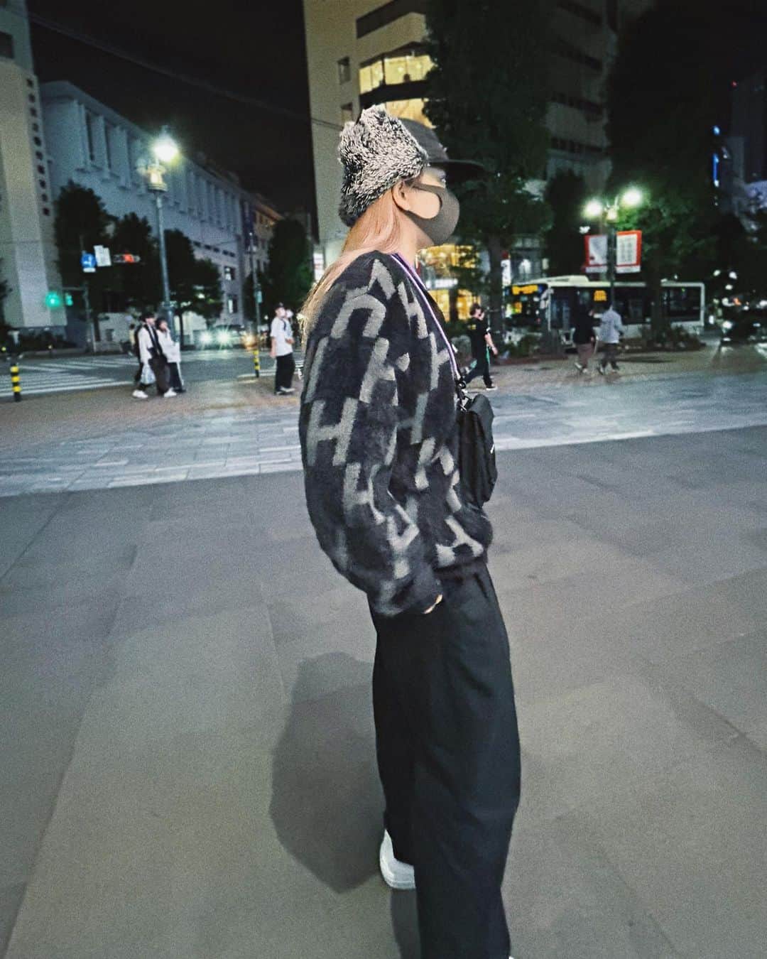 にこのインスタグラム：「男性に着て欲しいファッションを自ら着るタイプ」
