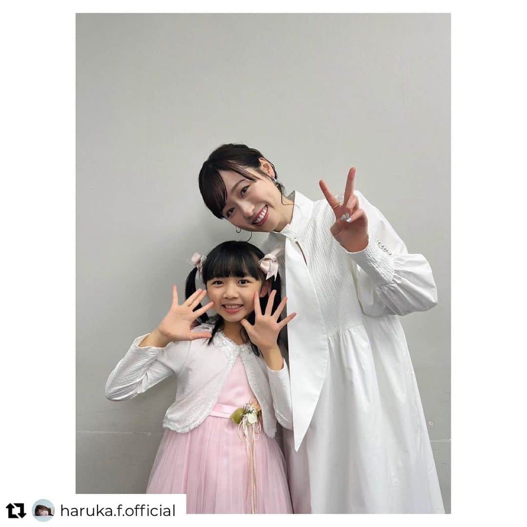 浅田芭路さんのインスタグラム写真 - (浅田芭路Instagram)「. リポストさせていただきます😘✨ 大好きな福原さんと🥹💓 もうすぐ19:30〜生放送！！ ぜひお楽しみに🫶💓  Repost from @haruka.f.official • . 「#わが心の大阪メロディ 」本日10/25(火)午後19:30~20:42でNHK総合にて生放送されます☺︎ 今回、#今田耕司 さん #武田真一  さんと司会をさせていただきます✨ ゲストで幼少期の舞役の#浅田芭路 ちゃんも登場します✨ 久しぶりに会えて嬉しすぎます😍  【出演者】アイウエオ順 ・#NMB48 さん ・#オール巨人 さん ・#丘みどり さん ・#上沼恵美子 さん ・#ダイアン さん ・#T.M.Revolution さん ・#天童よしみ さん ・#なにわ男子 さん ・#円広志 さん ・#山内惠介 さん ・#和田アキ子 さん ＜ゲスト＞ ・#浅田芭路 さん ・#タローマン　 ・#ミャクミャク　 ・#ガチャピン ・#ムック ・#ますみ （天才ピアニスト）さん ・#Ｍｒシャチホコ さん ・#みはる さん ・#ひこにゃん さん 是非生放送の素敵な大阪の歌をお楽しみ下さい♪ 私も凄く楽しみです！」10月25日 18時36分 - asada_halo__official