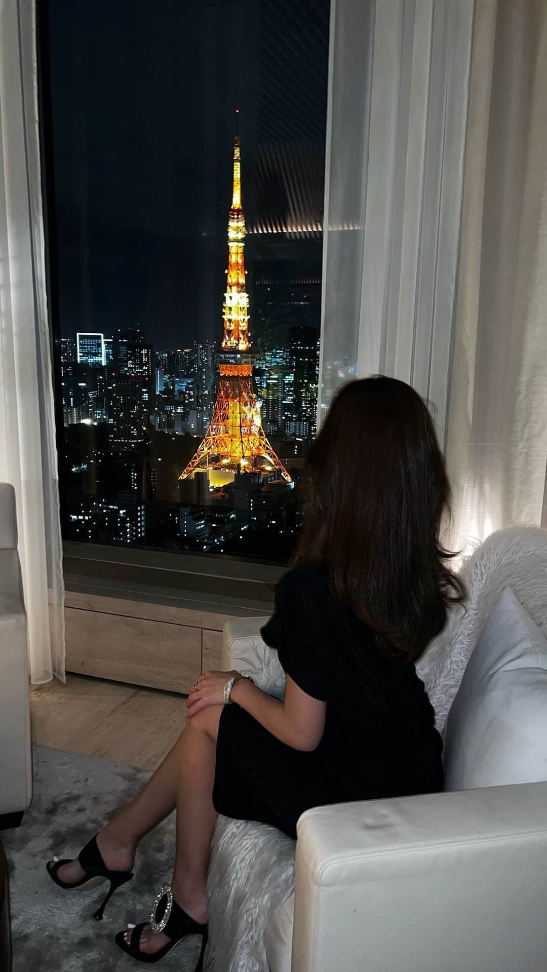 のインスタグラム：「夜の @toranomonedition も好き😘🍸🗼  #虎ノ門エディション #toranomonedition #thetokyoeditiontoranomon」