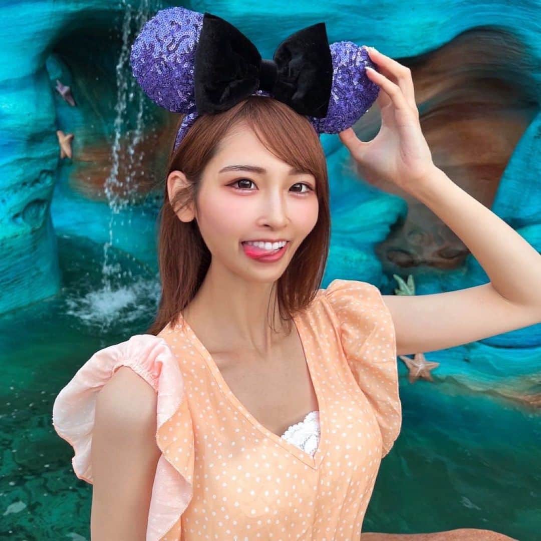 ひなぴーまるのインスタグラム：「何年振りかのシーにて🐭🏰昼暖かくて服装が夜寒かったわ😂🙌そしてこのワンピは私がよく買ってる通販sheinだよん⭐️着心地良い物ばっかで秋服も沢山買っちゃた🤤 クーポン載せとくね🫶 29G186 ※5999円で15%オフ, 6000円以上のご購入で20％オフ ※有効期限：11/30  そしてナチュラルアートメイク東京で2回目眉アート行ってきたよ！［アイコニックひなので5000円OFF］  #dハロ #shein #shein購入品#sheinforall#naturalartmaketokyo#iconicgirl#アイコニックガール #ハロウィン#disney#disneysea#disneyland#ディズニーランド#ディズニーシー#disneyworld」