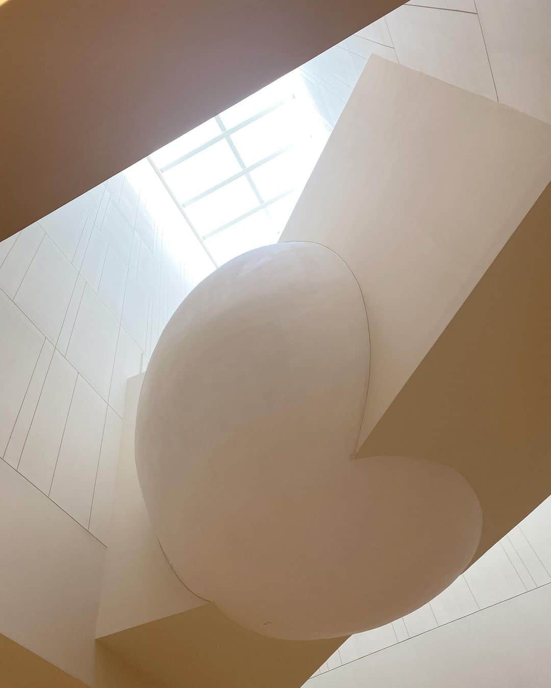GYEON SEOのインスタグラム：「_* 🥚🪵🪜🧱🚽🪑 . . #queengsnap」