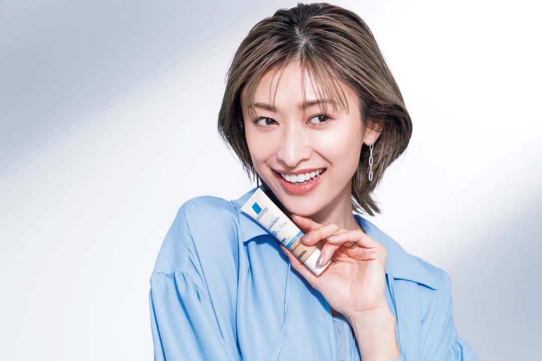 のインスタグラム：「ラロッシュポゼ @larocheposayjp  ベタつかないから使いやすい♡  @ginger_magazine  #ラロッシュポゼ #GINGERmagazine」