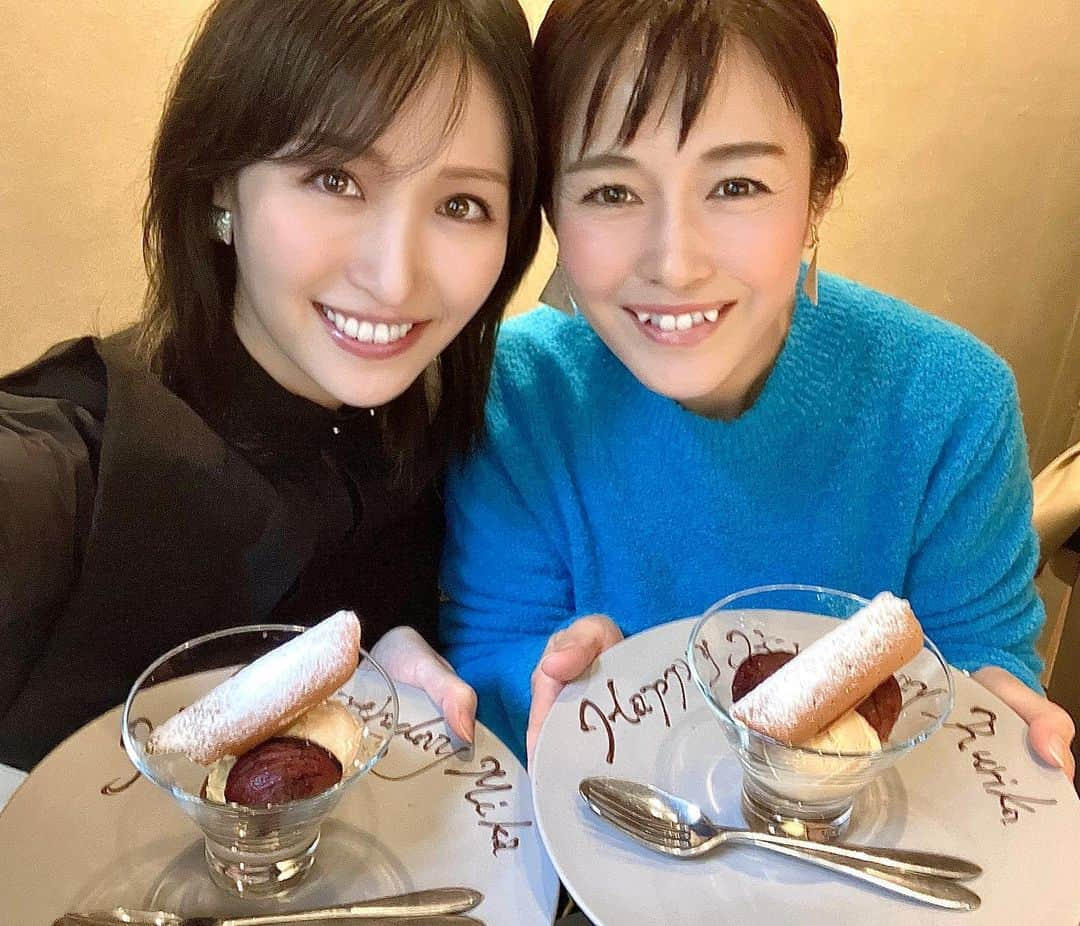 横山ルリカさんのインスタグラム写真 - (横山ルリカInstagram)「. 今年もお互いにプレートを頼んでお祝い🥂🎂☺️笑  菊花賞の振り返りから入り🐎 お仕事の話や観てるドラマの話、最近あった事などなど、あっという間の楽しいランチタイムでした💕🍴  美香さん、ありがとうございました🥰 そして、もうすぐお誕生日おめでとうございます🎉🎂  #杉崎美香 さん #顔の小ささレベチ美女 #笑顔のキュートさG1級 #UMAJO #また来月会えるの楽しみ〜🥰」10月25日 21時26分 - rurika_yokoyama_official