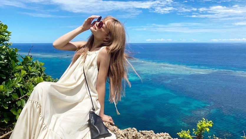 横川ミナのインスタグラム：「. またまた夏の思い出を時差すぎるがあっぷする🫠 この夏宮古島にもいったよ🏝 4日いる間3日はサタパンピンを買う事に徹した😋♡  来年は本島と宮古島どっちもいきたいっ！！！！」