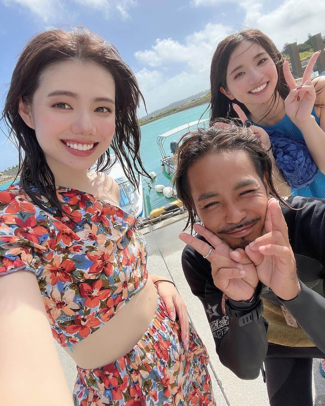 のインスタグラム：「ダイビングのインストラクターさんと 終わったあとの仲良しショット🤣  あー楽しかった。。。 次はライセンス取りに行きたいっ😳  載せたい写真まだまだあるけど さすがに季節感違いすぎるので そろそろ沖縄投稿終わりますね…😂  #ダイビング #ダイビング女子  #沖縄 #沖縄旅行 #沖縄女子旅 #沖縄ダイビング #青の洞窟 #万座ビーチ」