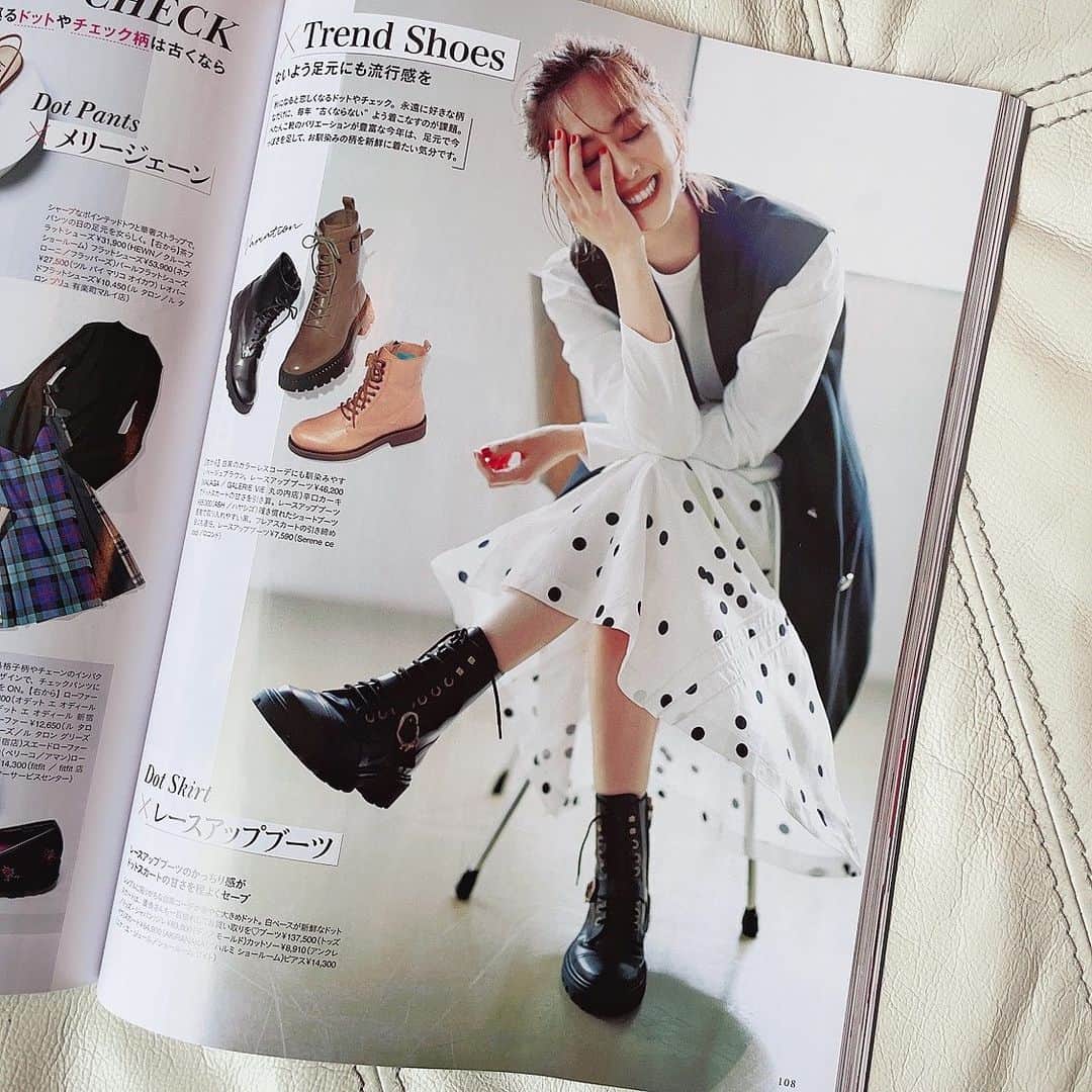 のインスタグラム：「. ご紹介が遅くなりましたが @story_love40 📖発売中です！ . 写真は優香さん 「フラットシューズで華やぐ秋のおしゃれ」企画です🍁 . 寒暖差や乾燥が気になる季節になってきましたね。秋冬ファッションやビューティーのご参考になさって下さいね 🥰 #mywork  #autumnwinterfashion  #stylist . . .」