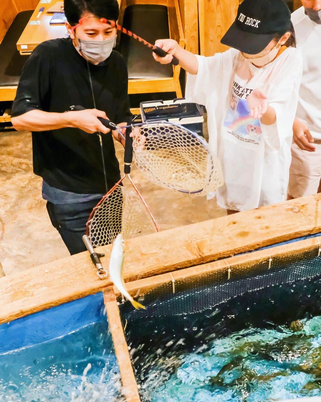 あすかさんのインスタグラム写真 - (あすかInstagram)「・ こちらも夏前の思い出。 ずーっっっと前から行ってみたかった @zauo_shibuya ざうおさんへ。 釣りをしてすぐに食べられるお店✨  楽しくて盛り上がるし 新鮮ですごく美味しいし また行きたいなぁ🤤💕 ・」10月26日 8時28分 - asuuuka_